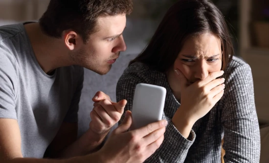 barbat si femeie in proces de divort